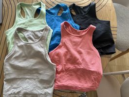 5 Lululemon Tanktops, Grösse S / 4