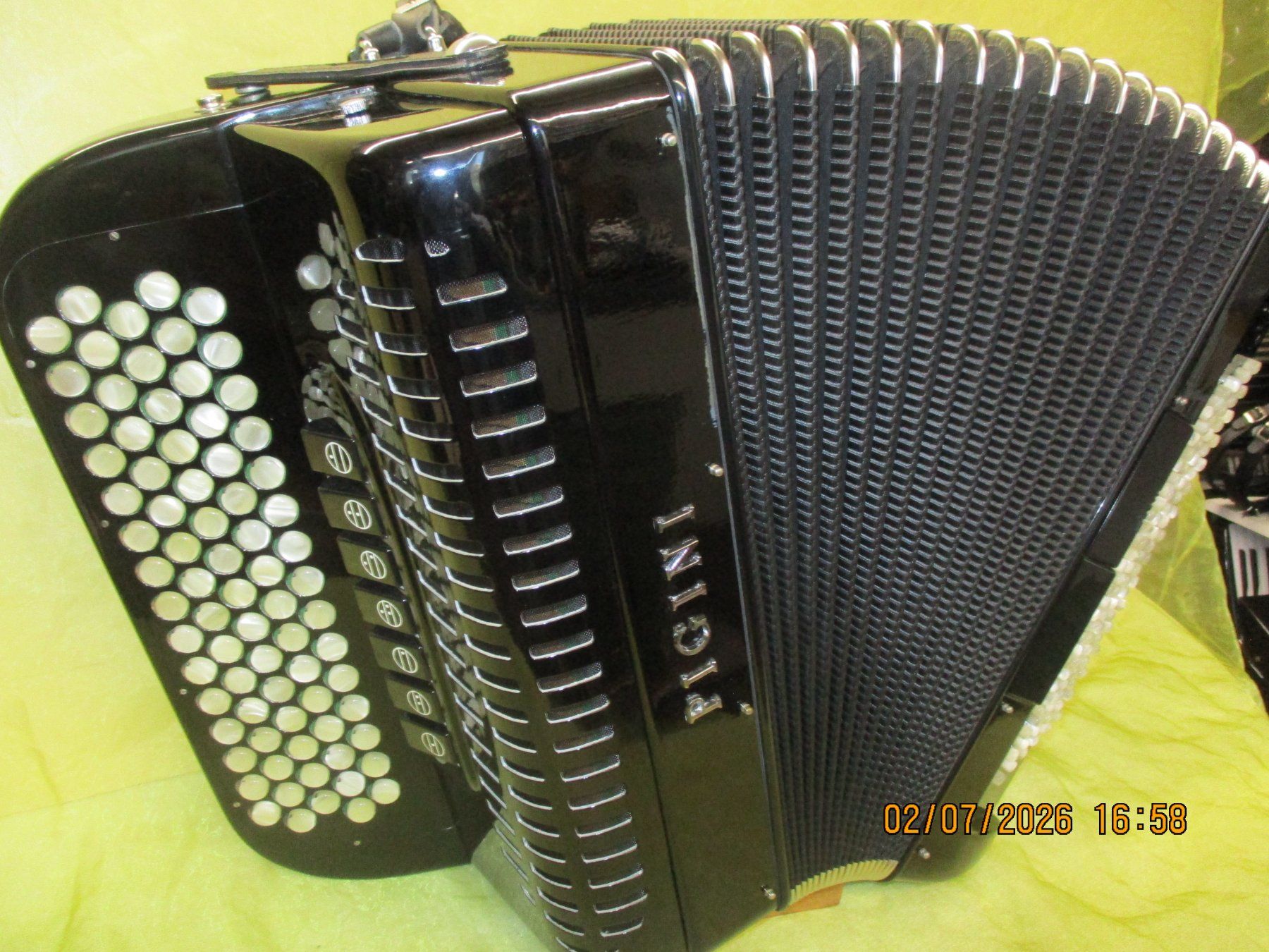 Strumenti musicali: Akkordeon Pigini – Usato da Jegenstorf venduto da Oktavio 3