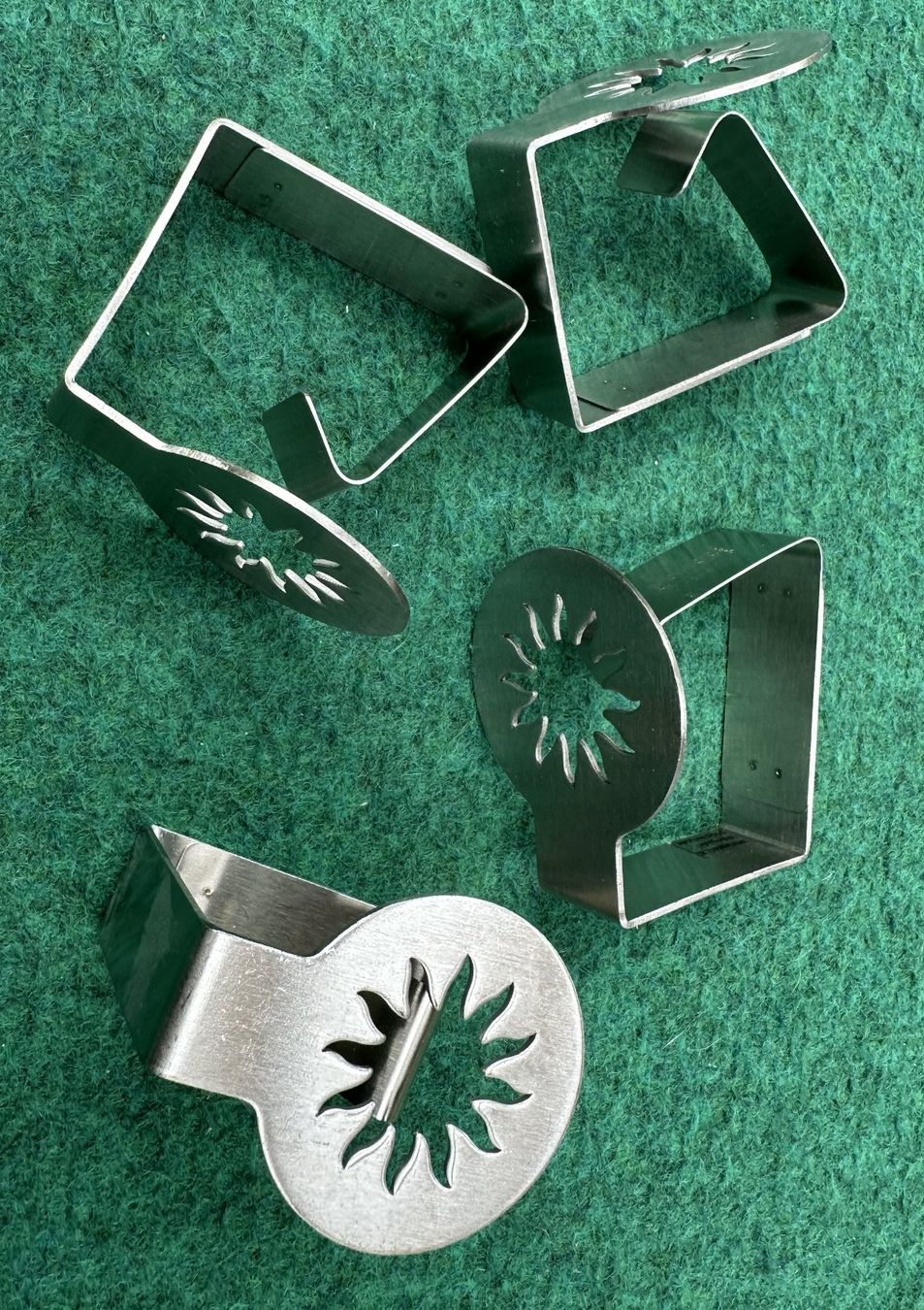 Altro in Decorazioni & Accessori: Tischtuch Halter Clips – Usato da Leibstadt venduto da hjk_2025