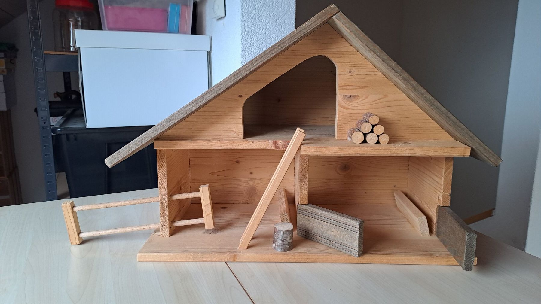 Spielzeuge: Stall aus Holz – Gebraucht aus Rothrist von Luho72 1