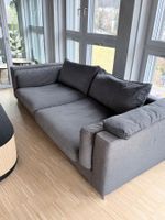 Gemütliches graues Sofa, ideal für das Wohnzimmer!