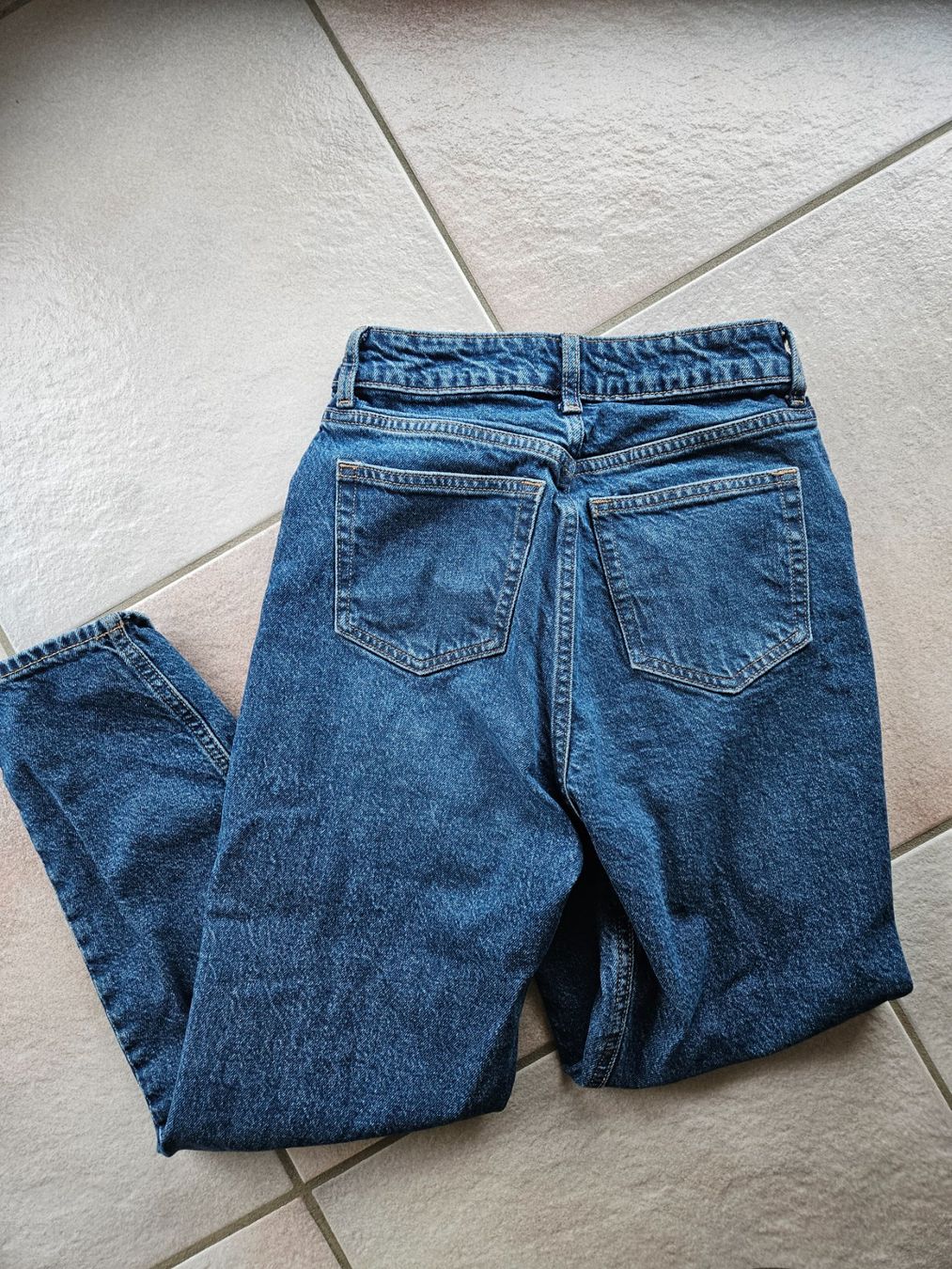 Jeans: Jeans taille 34 – Gebraucht aus Vétroz von sas_yln5 1