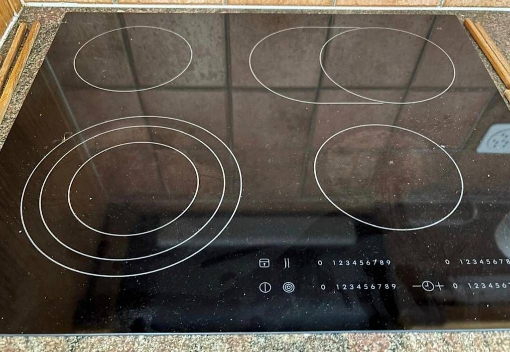 Cucine: Plaque de cuisson vitrocéramique – Usato da Aran venduto da phe-phe4