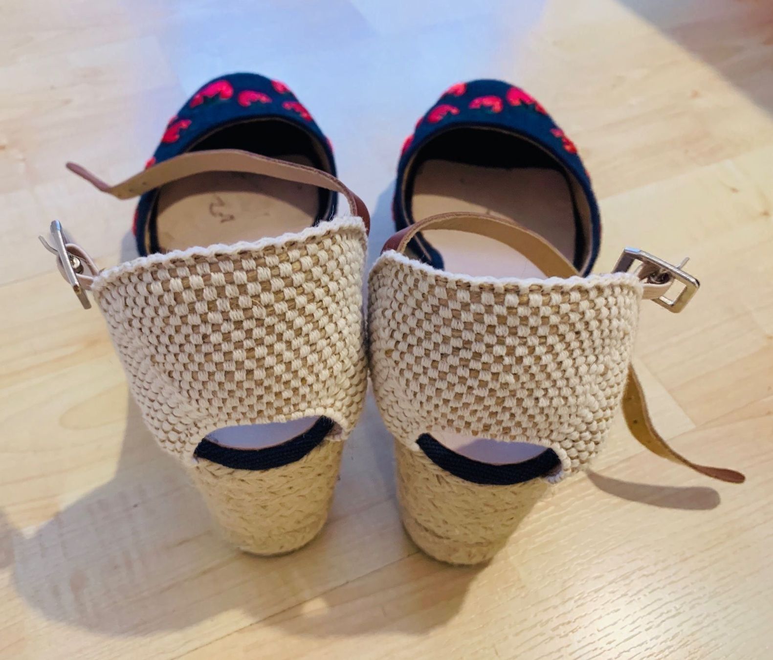 Scarpe da donna: Sandales espadrilles fermées p.39 – Usato da Sion venduto da DayJenn 3