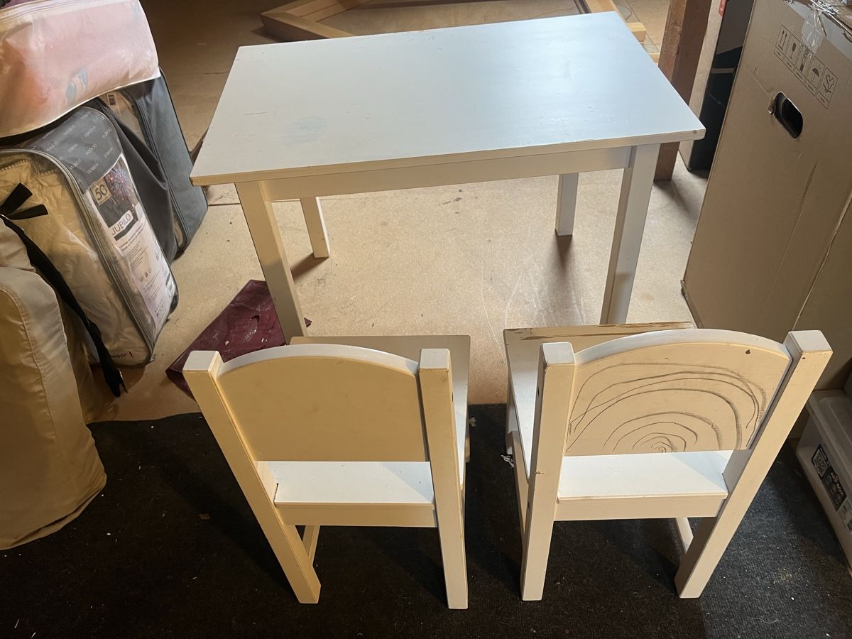 Ikea Set di tavolo e panche: Kindertisch & 2 Stühle – Usato da Illnau venduto da Haefine 1