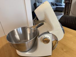 Kenwood One Küchenmaschine mit umfangreichem Zubehör
