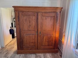 Alter Holzschrank – Restaurierungsprojekt  (Holzwurmbefall)