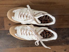Sneakers STRADIVARIUS weiss/beige mit Leo Muster