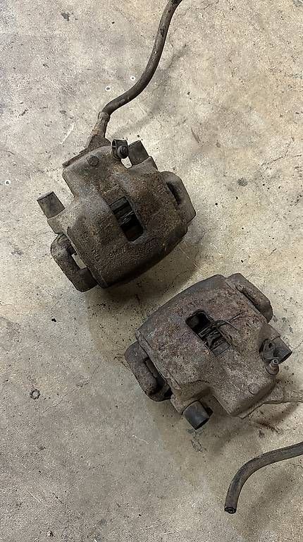 Tutti pezzi di ricambio auto: BMW E30 Bremssättel VA – Usato da Burgdorf venduto da NoQuestions