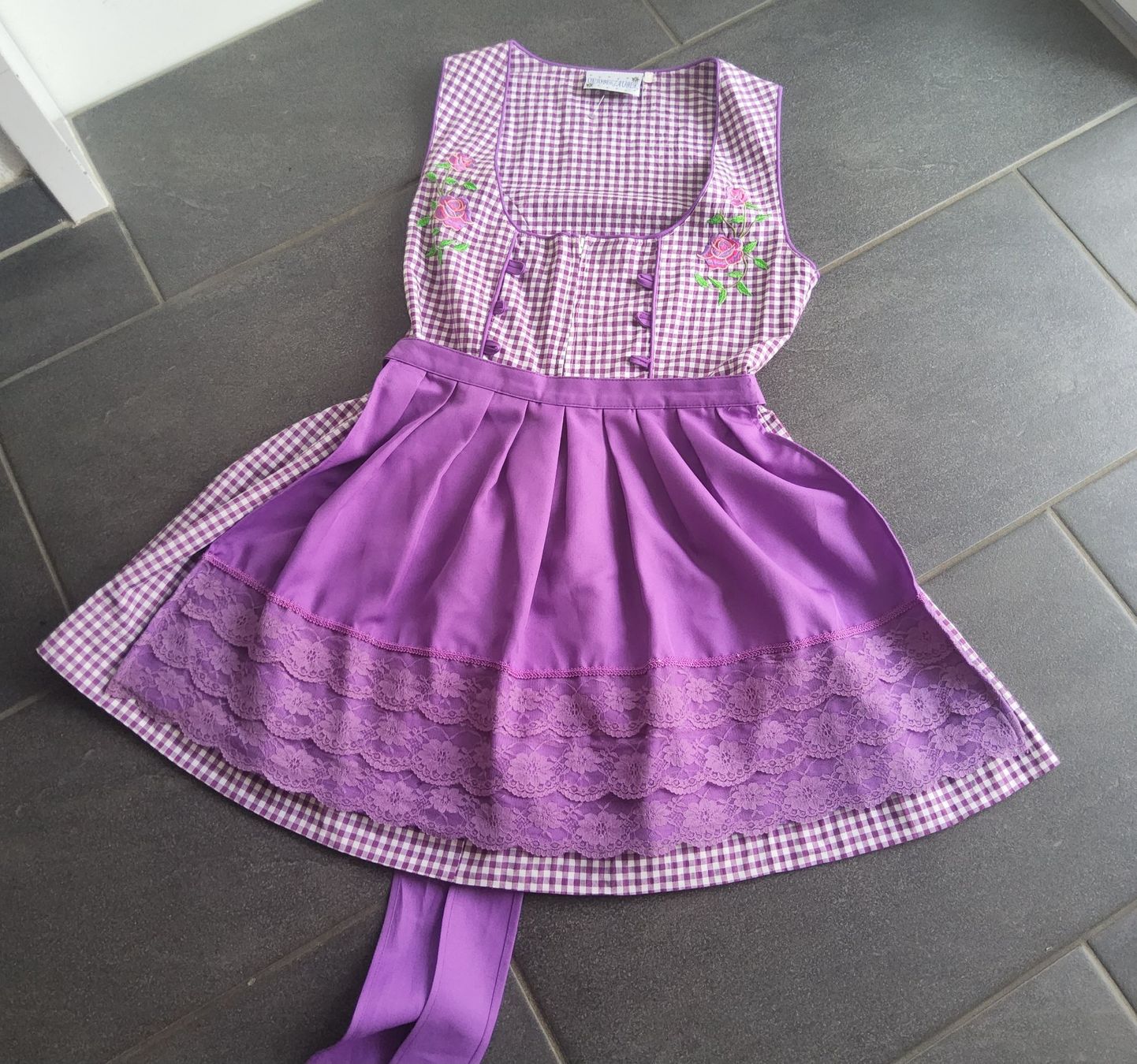 Costumi: Schönes Dirndl Oktoberzauber gr.M – Usato da Diegten venduto da ayla2009 1