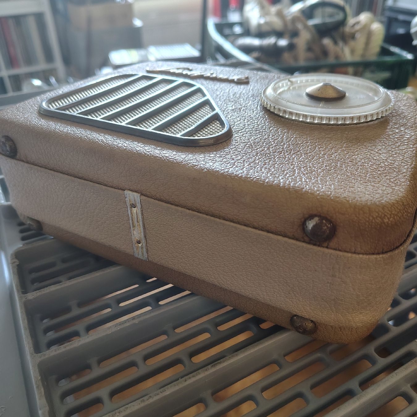 Radio: 1959 Sudfunk Portable Radio – Difettoso da maroggia venduto da tondo_Music 2