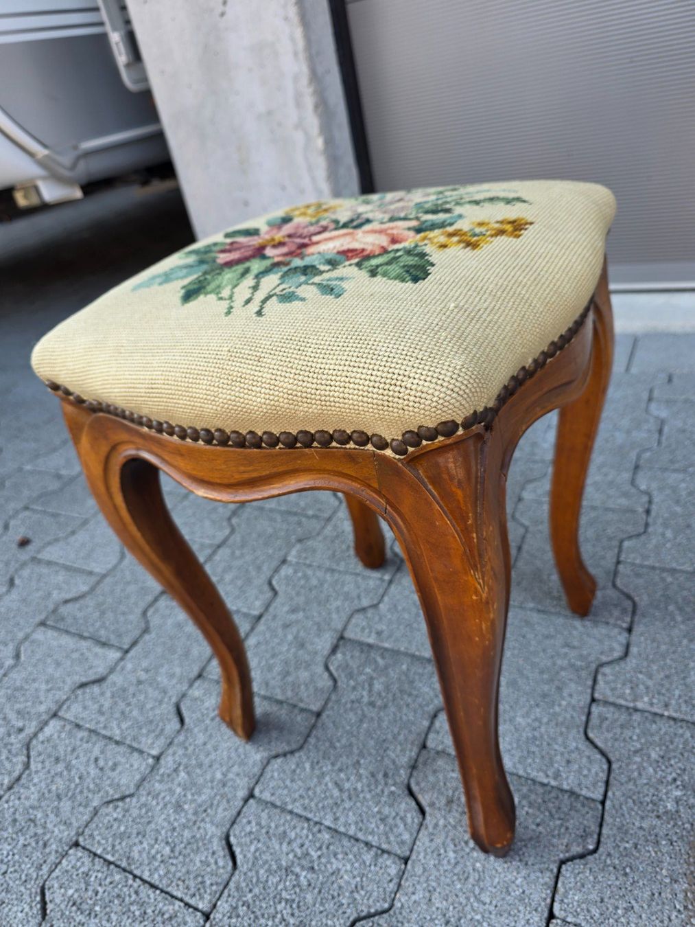Tabourets: Vintage Hocker Schemmel Polster Sessel Stuhl – D'occasion à Walterswil BE par Lonitti 3