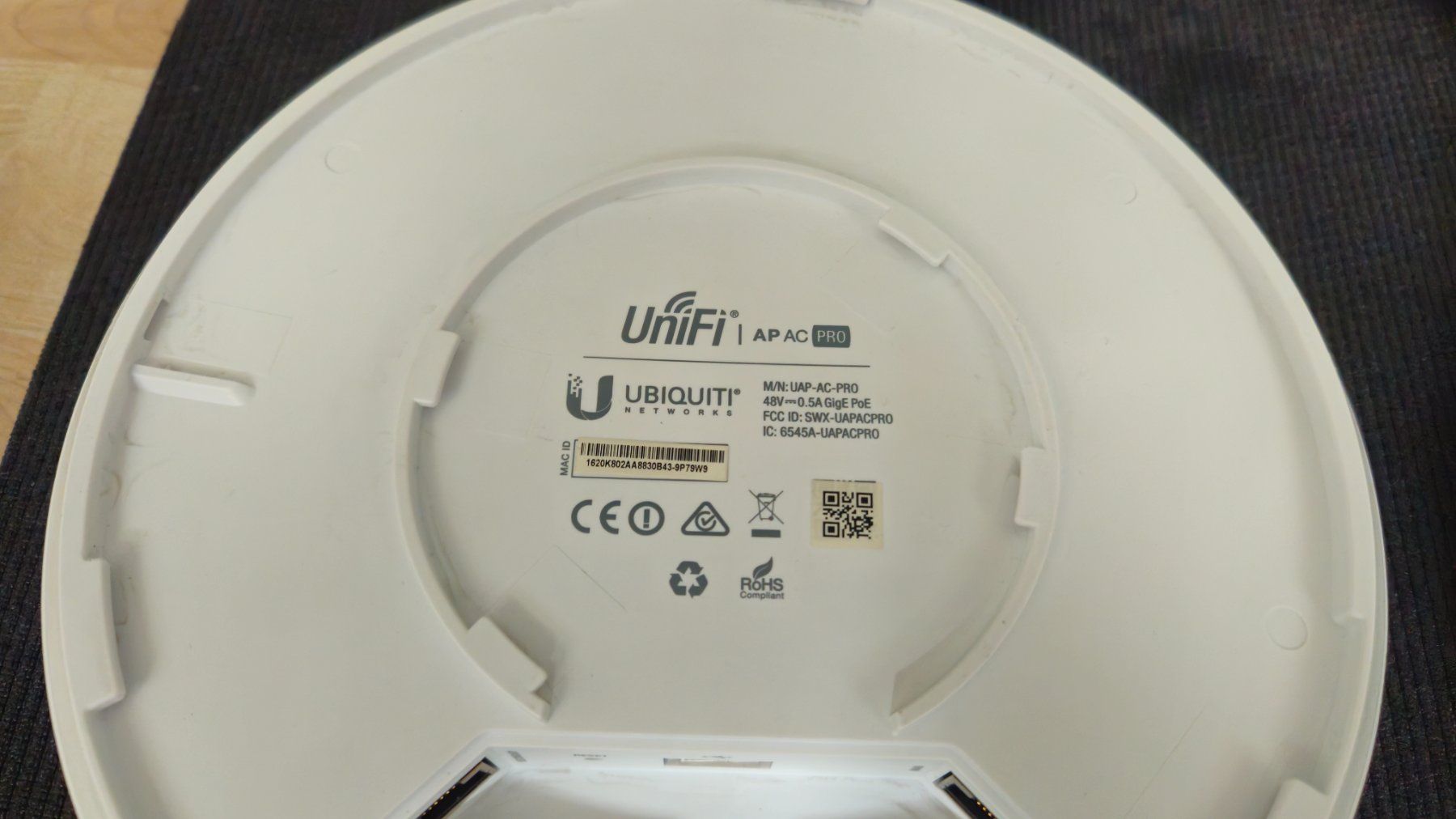 Ubiquiti WiFi: Ubiquiti UniFi WLAN Set - 6 Access Points + Switch + Adapter – Usato da Taverne venduto da farafina72 3