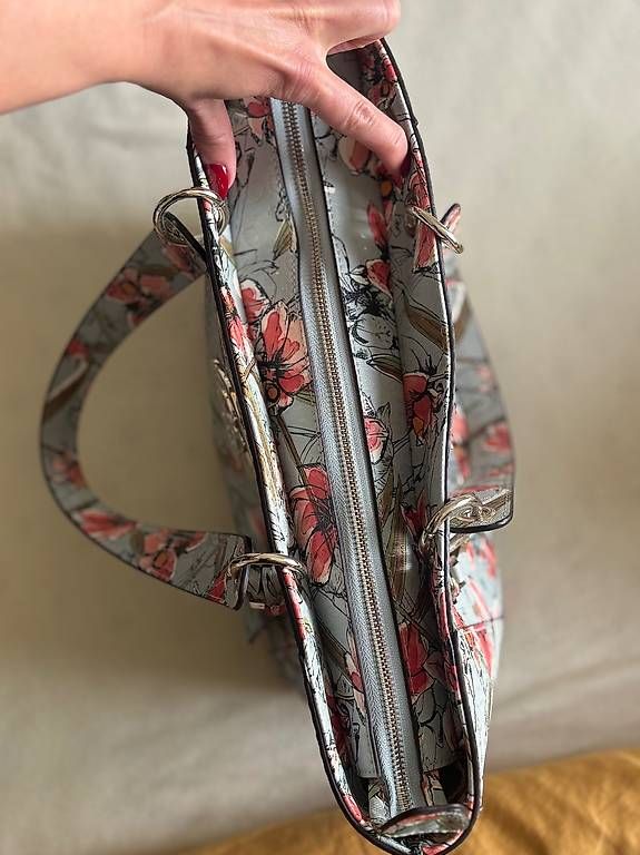 Guess Borse da donna: Sac Guess NEUF – Nuovo e nell'imballaggio originale da Cossonay-Ville venduto da ale_k9mh 2