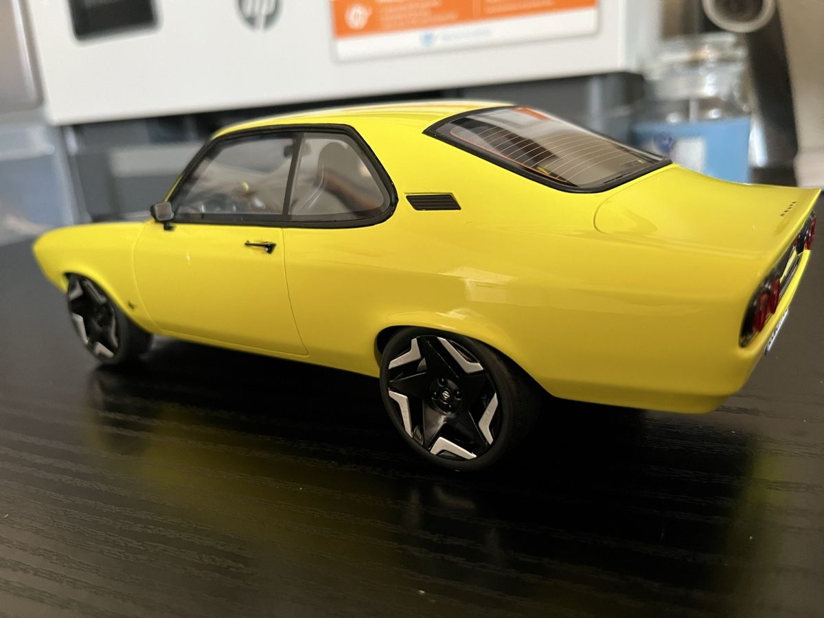 Opel Modellini d'auto: Opel Manta E-Elektro. 1:18 Otto – Nuovo e nell'imballaggio originale da Rümlang venduto da Papamoll4 1