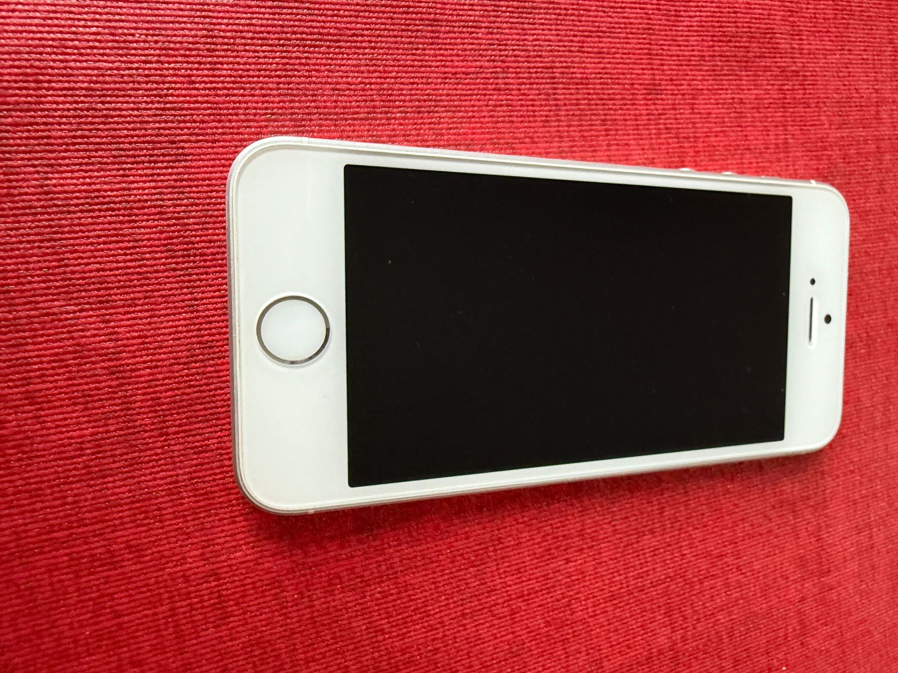 Apple Portables: I Phone SE – D'occasion à Zürich par earli