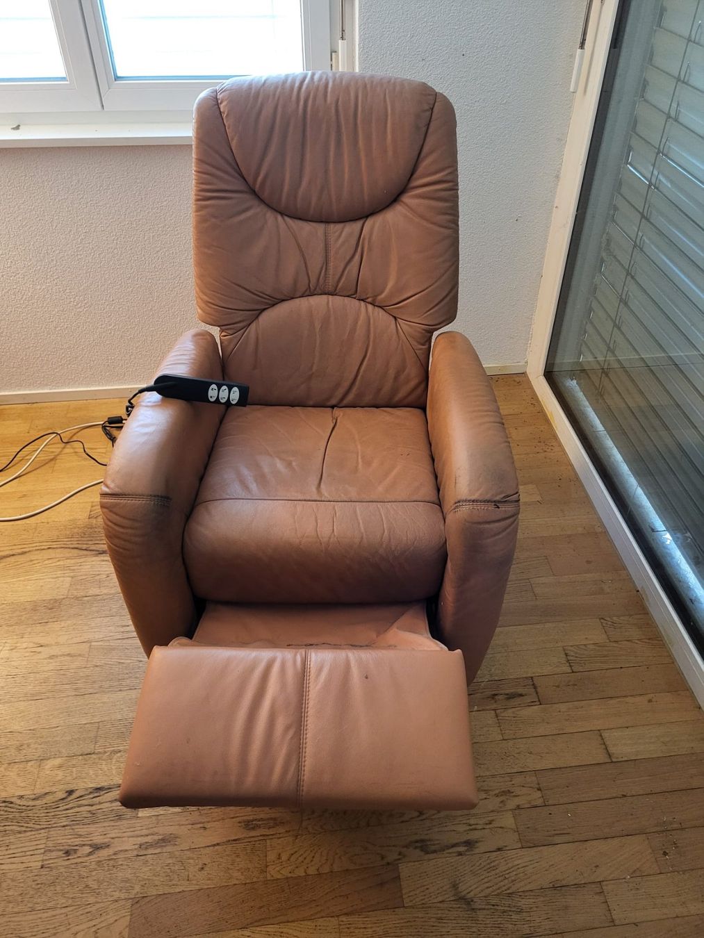 Poltrone: Ledersessel Relaxsessel mit Motor – Usato da Romanshorn venduto da hb9fvr 1