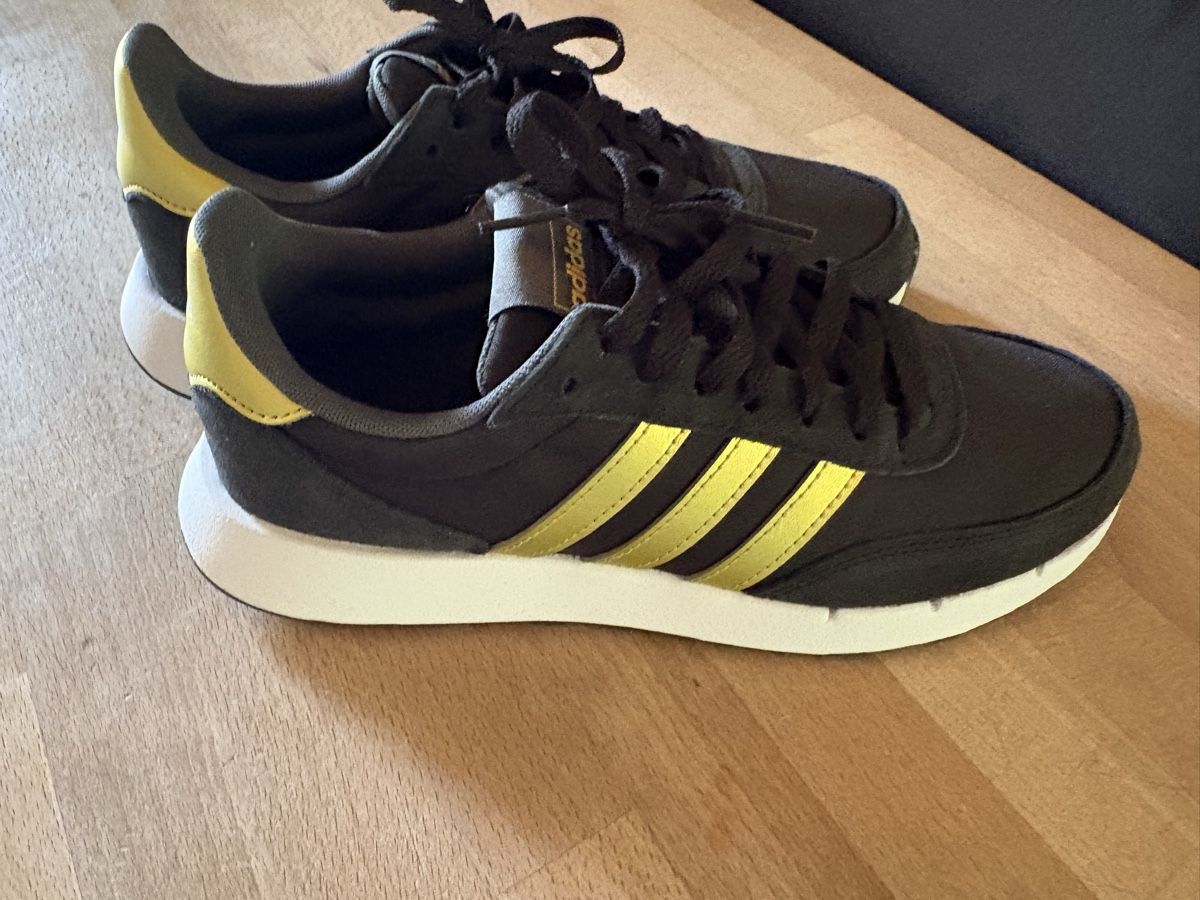 Adidas Scarpe da donna: Adidas RUN 60s 2.0 Turnschuh – Usato da Milken venduto da Miwa12