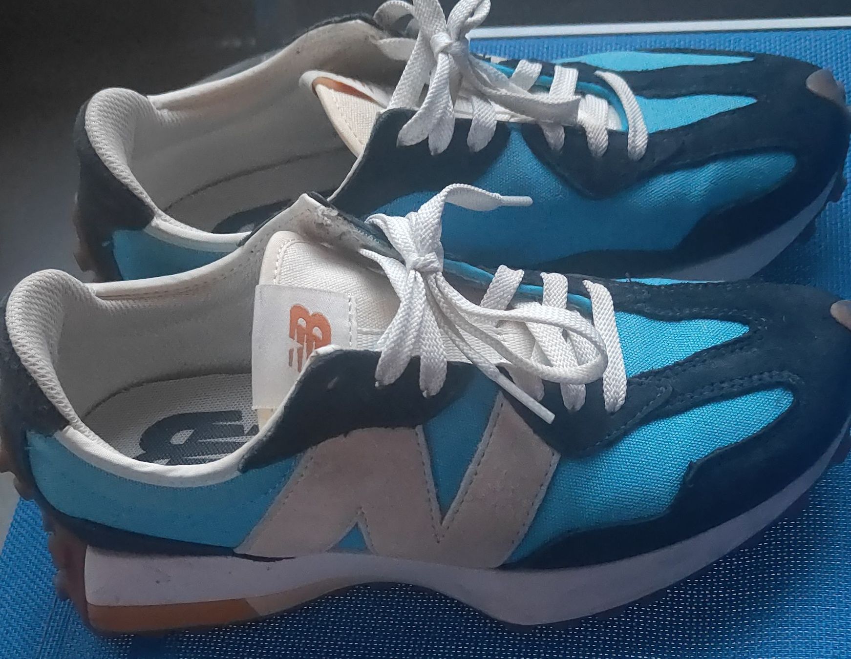 New Balance Herrenschuhe: Baskets New Balance 327 Bleu Clair Taille 41.5 – Gebraucht aus Biel/Bienne von Edi5Roli3