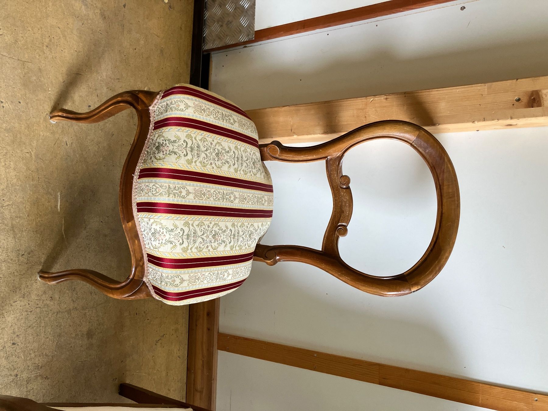 Sedie: Antiker Stuhl mit elegantem Design – Usato da Dübendorf venduto da sdbu-frappant 1