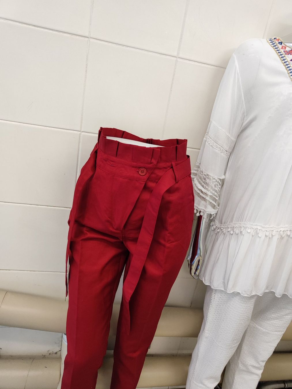 Pantaloni: Damen Hose GR 36 – Nuovo e nell'imballaggio originale da Langnau am Albis venduto da Judithsebi 2