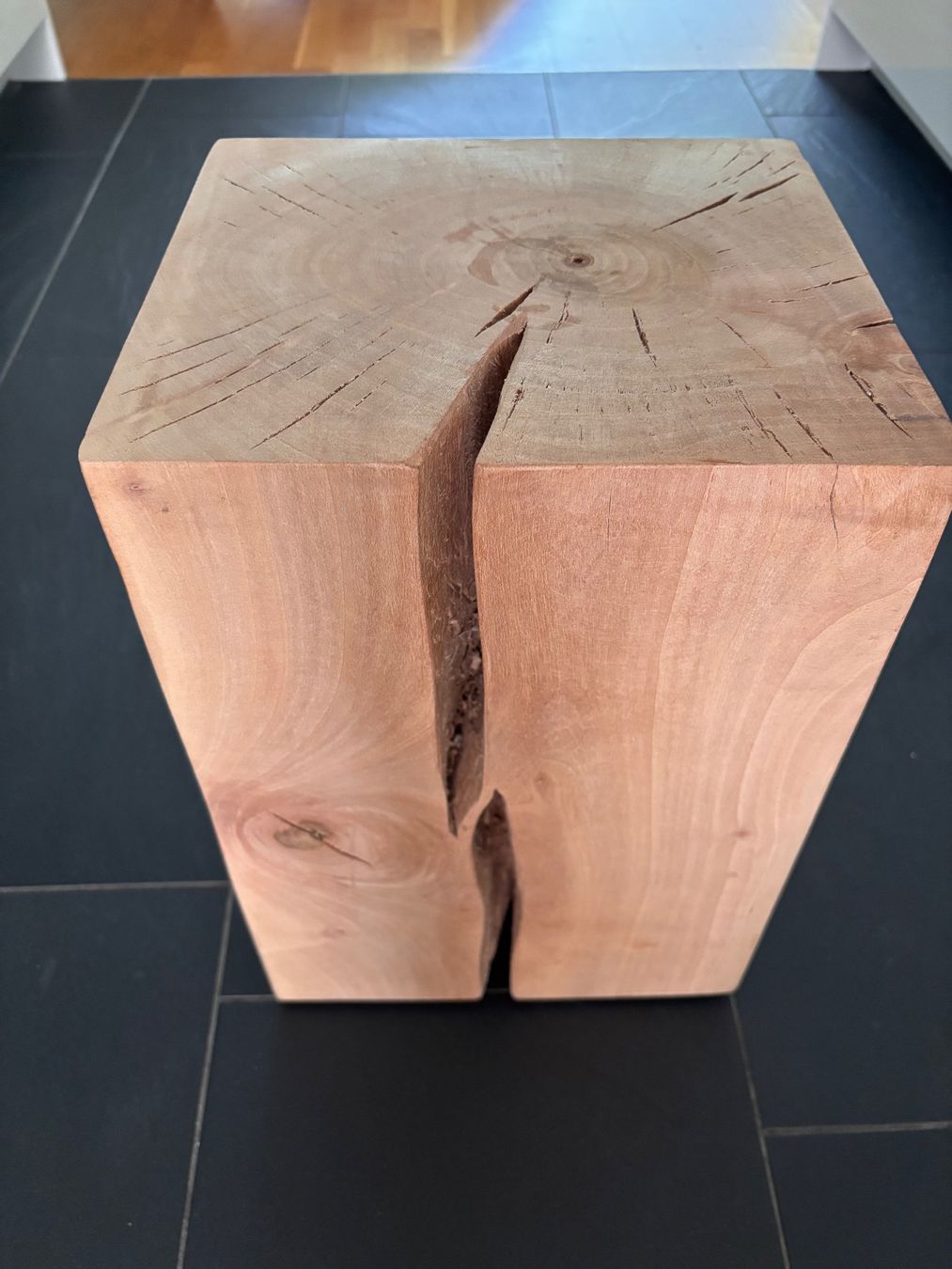 Articoli in legno: Massiver Design-Holzblock Manum – Usato da Bern venduto da Aero72