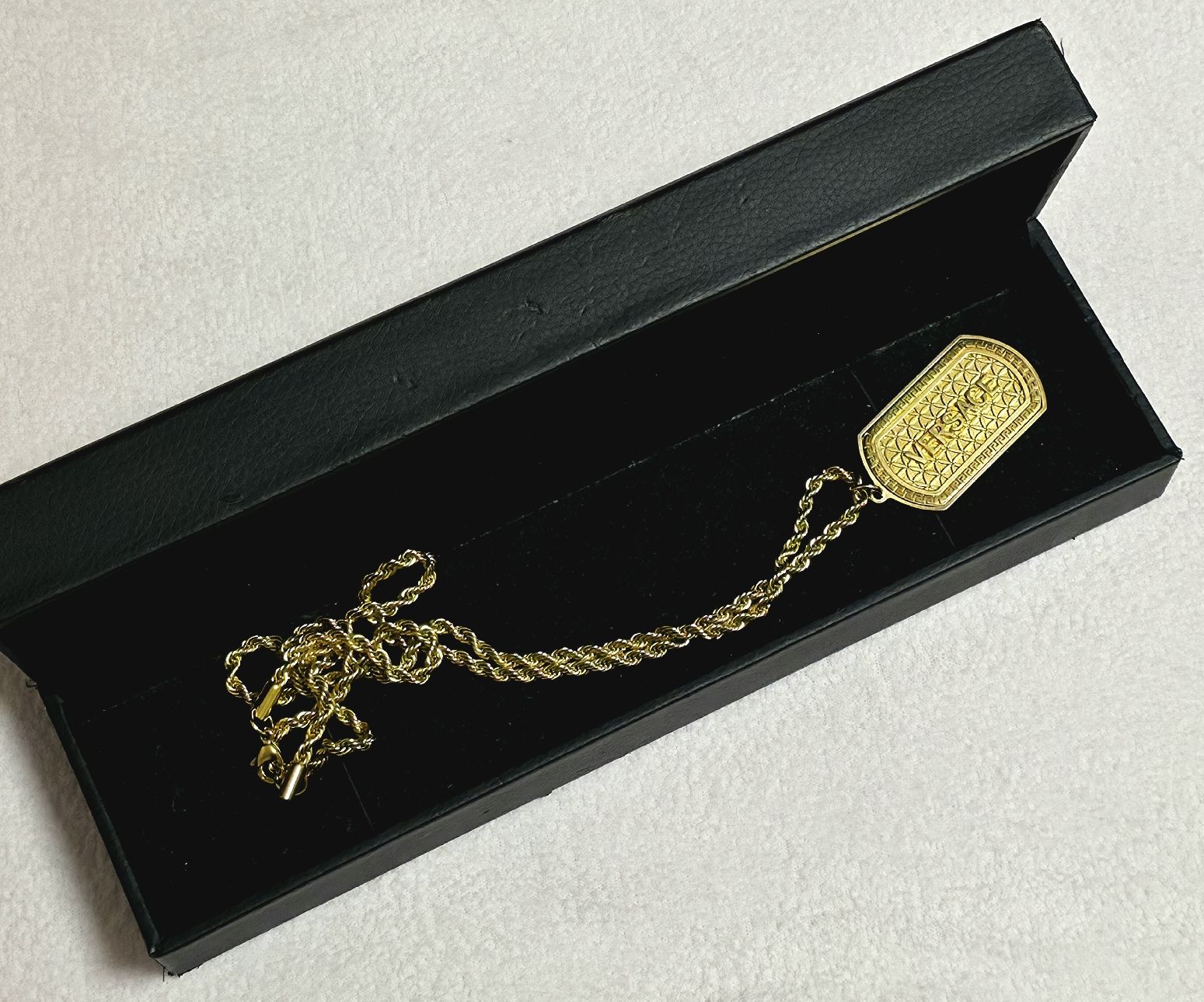 Ciondoli: Versace Anhänger , Gold, mit Box – Usato da Amriswil venduto da newschweiz