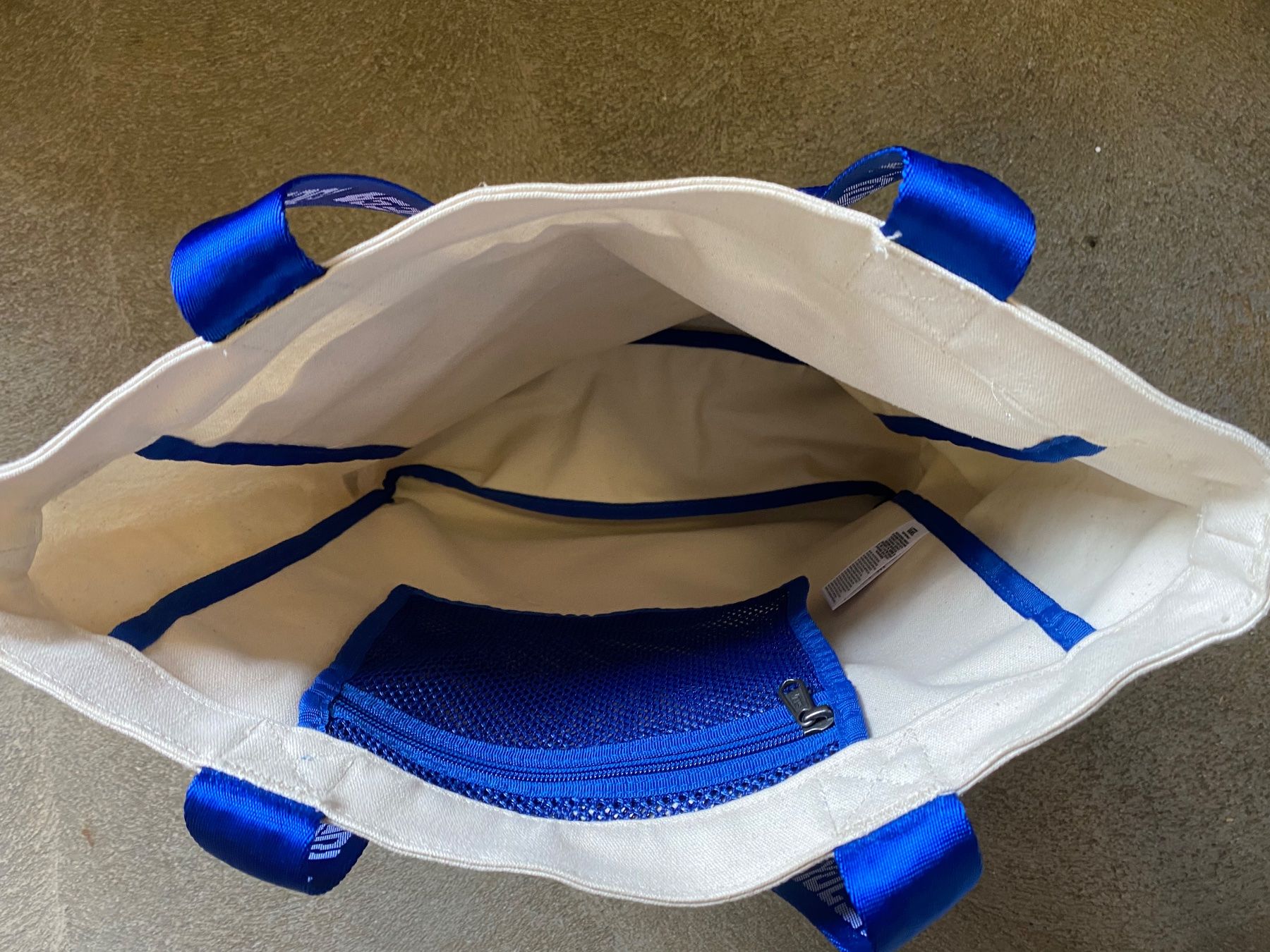 Sacs femmes: Sac à main Vans – Neuf avec emballage d'origine à Orbe par D-stockFactory-Orbe 3