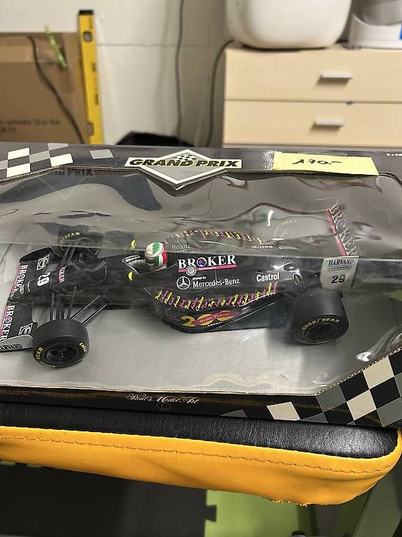 Voitures modèles: Seltenes Sauber Formel 1Modell – D'occasion à Allschwil par Haffelow