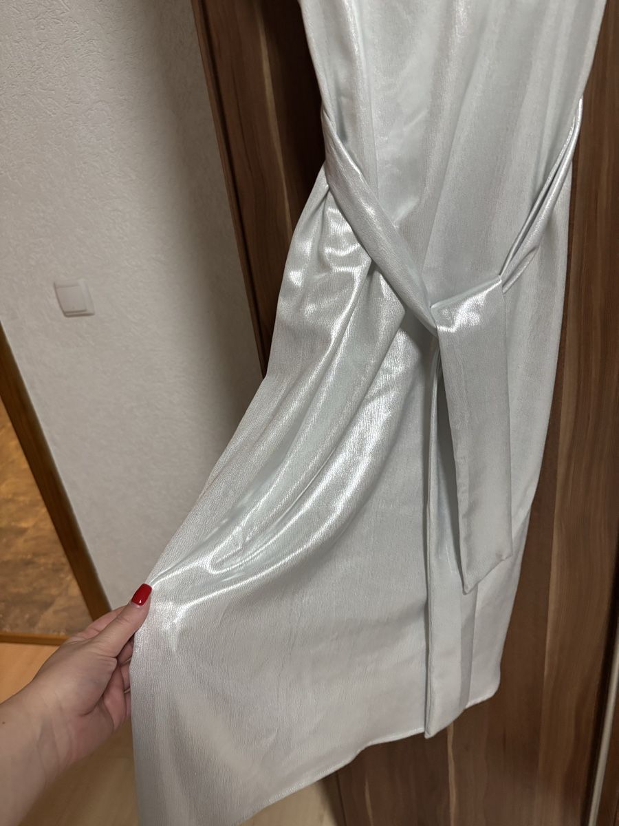 Zara Kleider: Zara Kleid Seidenoptik silber Grösse S  – Neu (gemäss Beschreibung) aus Arbon von Viktoriaa 3