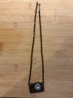 Modeschmuck: Halskette mit Fotokamera als Anhänger