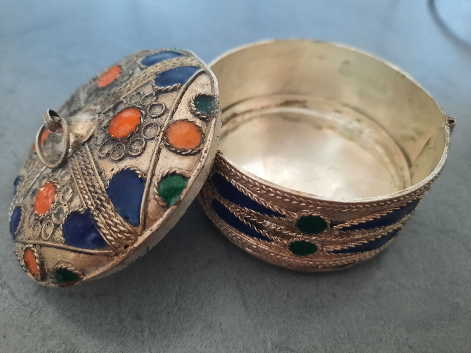 Bracciali & Braccialetti: BOÎTE-BRACELET, argentée avec émail. MAROC – Usato da Le Locle venduto da marylise01 1