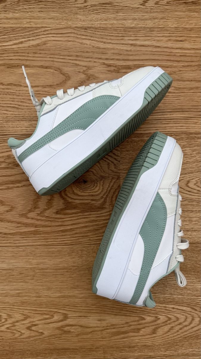 Puma Scarpe da donna: Puma mint platform sneakers size 38 – Usato da Boswil venduto da hey.itsme 2