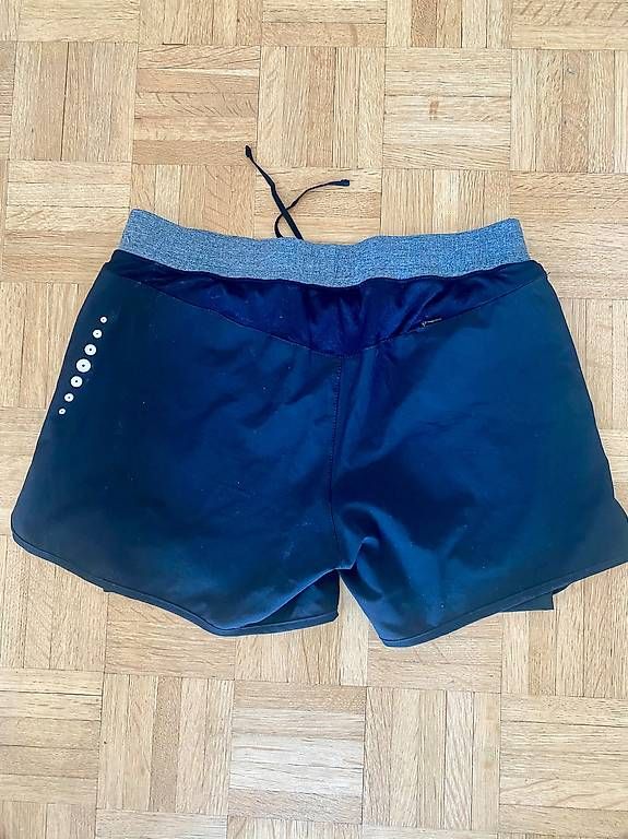 Pantaloni: Short de sport femmes – Usato da Neuchâtel venduto da duprazs 1