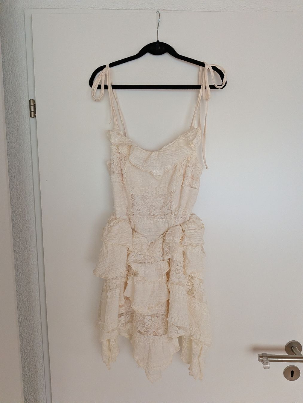 Tute: CIDER Jumpsuit (XS) mit passendem Jäckchen Beige – Usato da Wollerau venduto da skyfall007 3