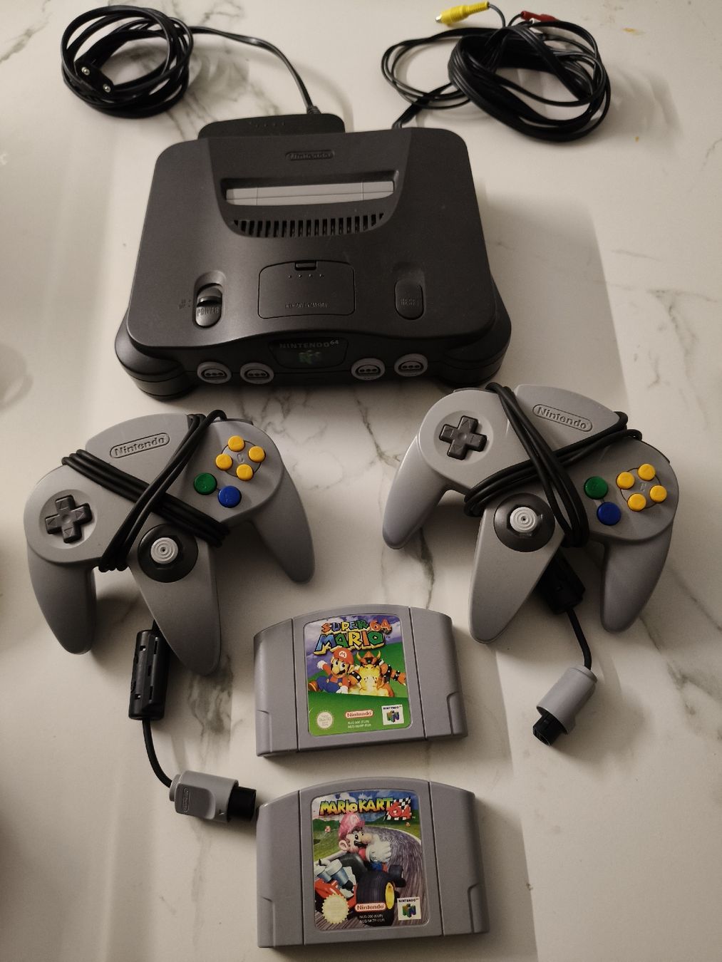 Nintendo Console: Nintendo 64 Konsole mit 2 Controller + 2 Spiele, Top! – Usato da Oensingen venduto da ece_8k7q