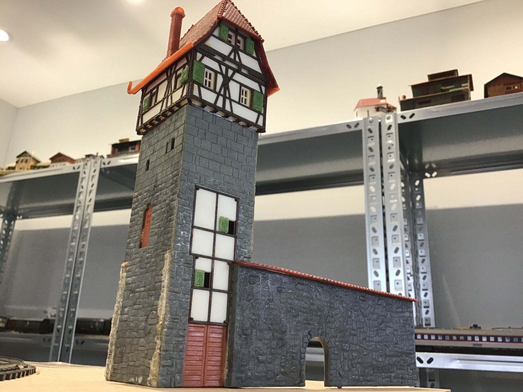 Modellini di ferrovie: Modellbahn SCHLOSSTURM mit Mauer, – Usato da Männedorf venduto da Spezial-Modelle
