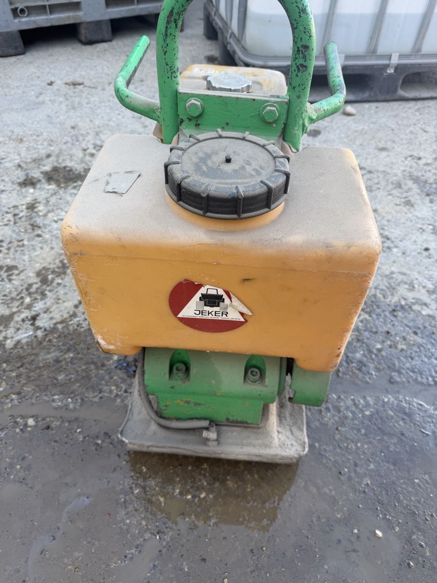 Toutes les machines: Rüttelplatten – Défectueux à Niederbipp par baggerch 5