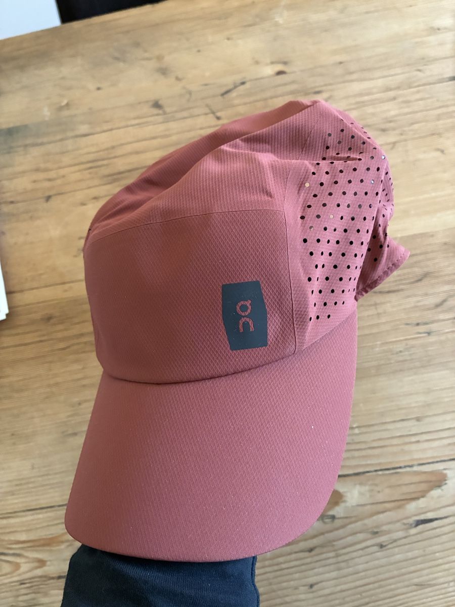 Hüte, Mützen & Caps: ON Lightweight Cap Ruby – Neu (gemäss Beschreibung) aus Zürich von zob_