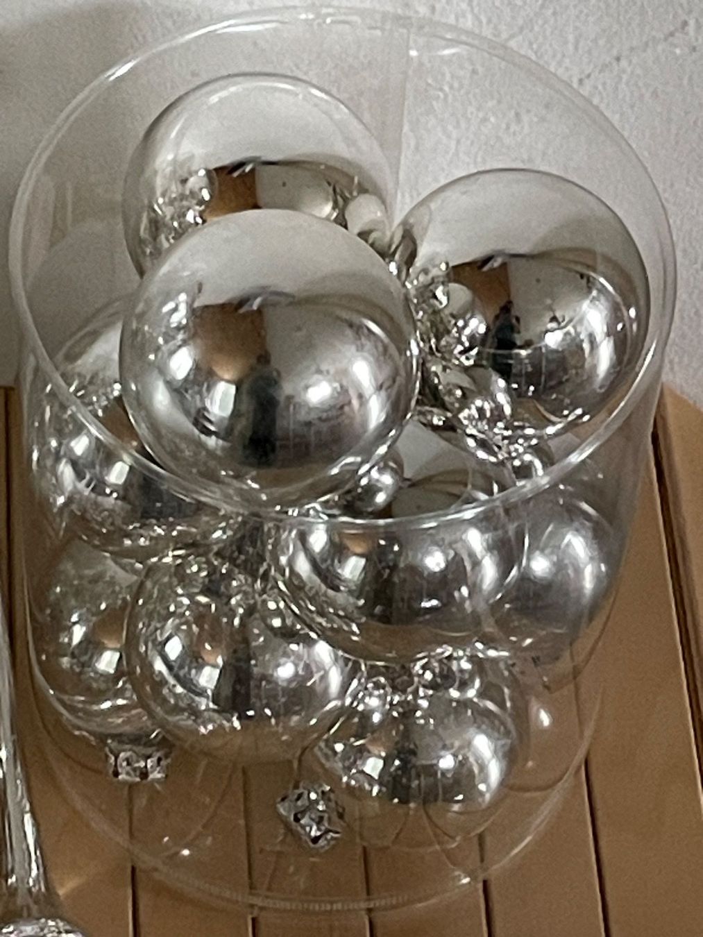 Alle Dekorationen: Weihnachtskugeln, silber-glanz, div. Grössen, m. Spitze u.Tu – Gebraucht aus Cham von 2eye 3