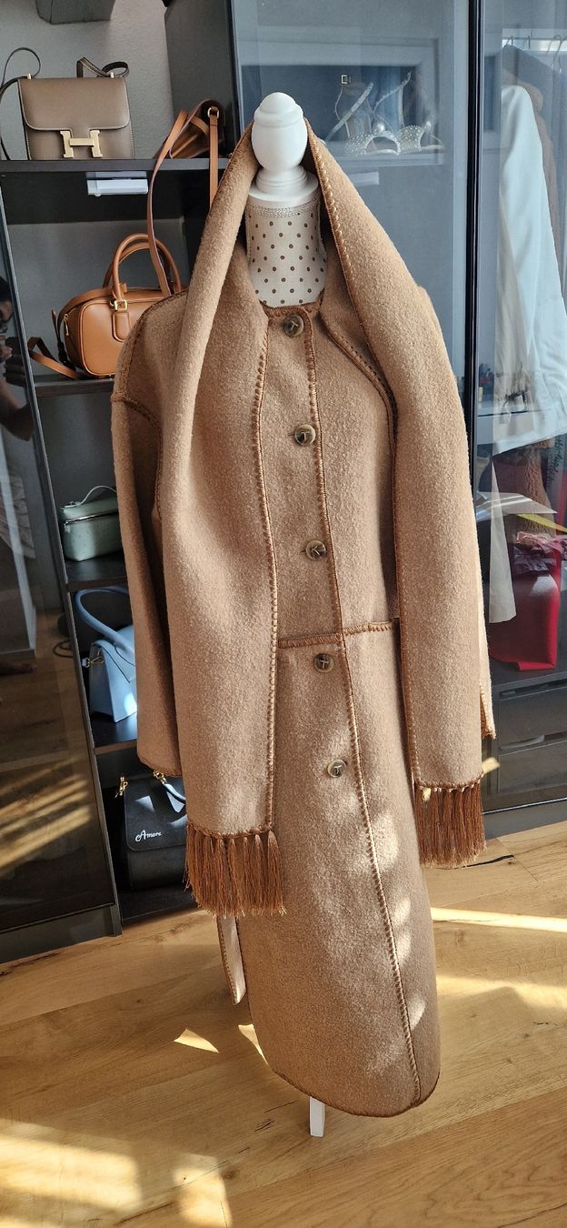 Totême Cappotti: toteme scarf coat – Nuovo e nell'imballaggio originale da Thal venduto da siri_speaks