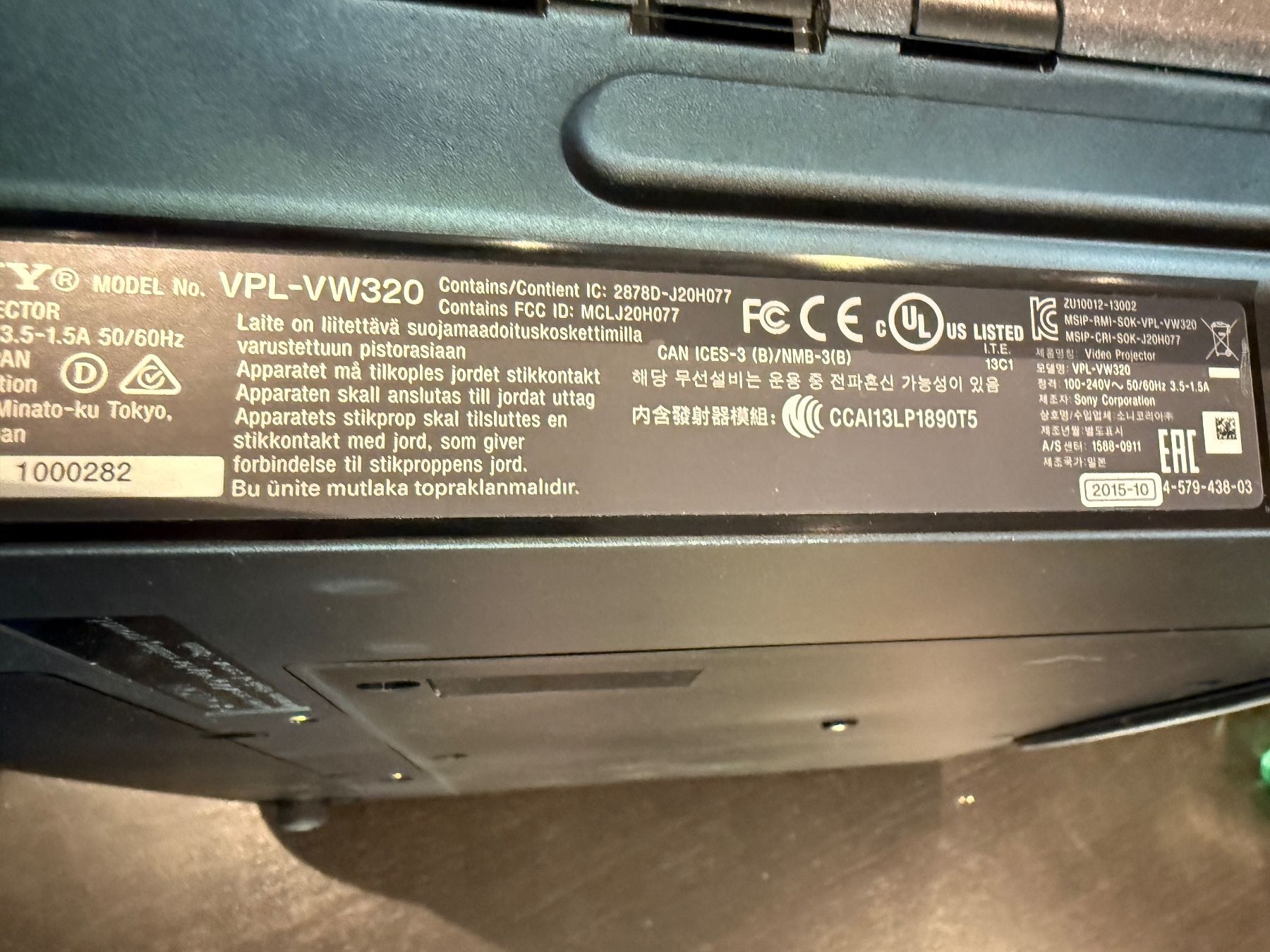 Sony Proiettori: Sony Beamer VPL VW 320 – Usato da dietlikon venduto da avspalinger 4