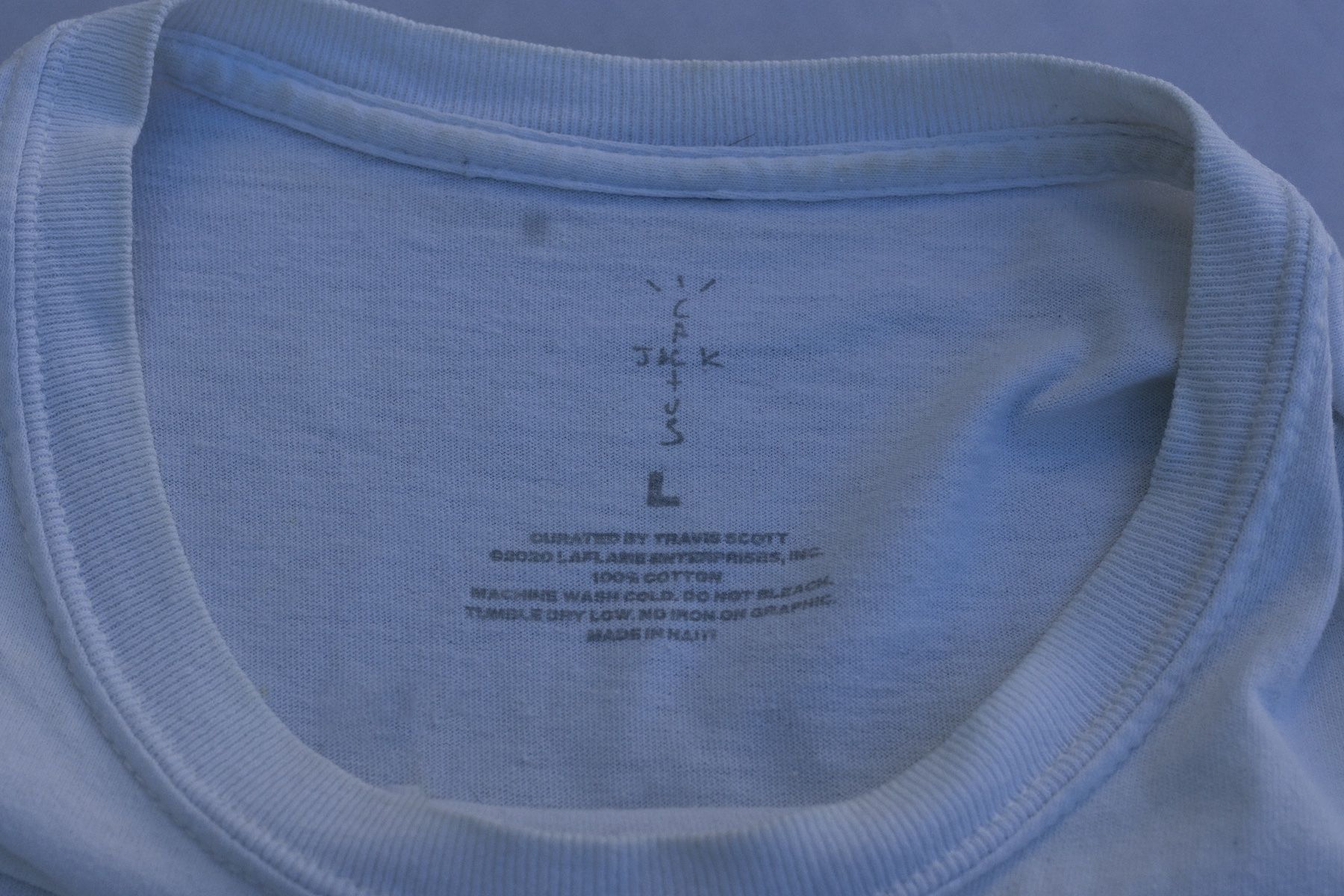 T-shirt: Travis Scott- Cactus Jack Shirt weiss – Usato da Reinach BL venduto da Tscherrer 2