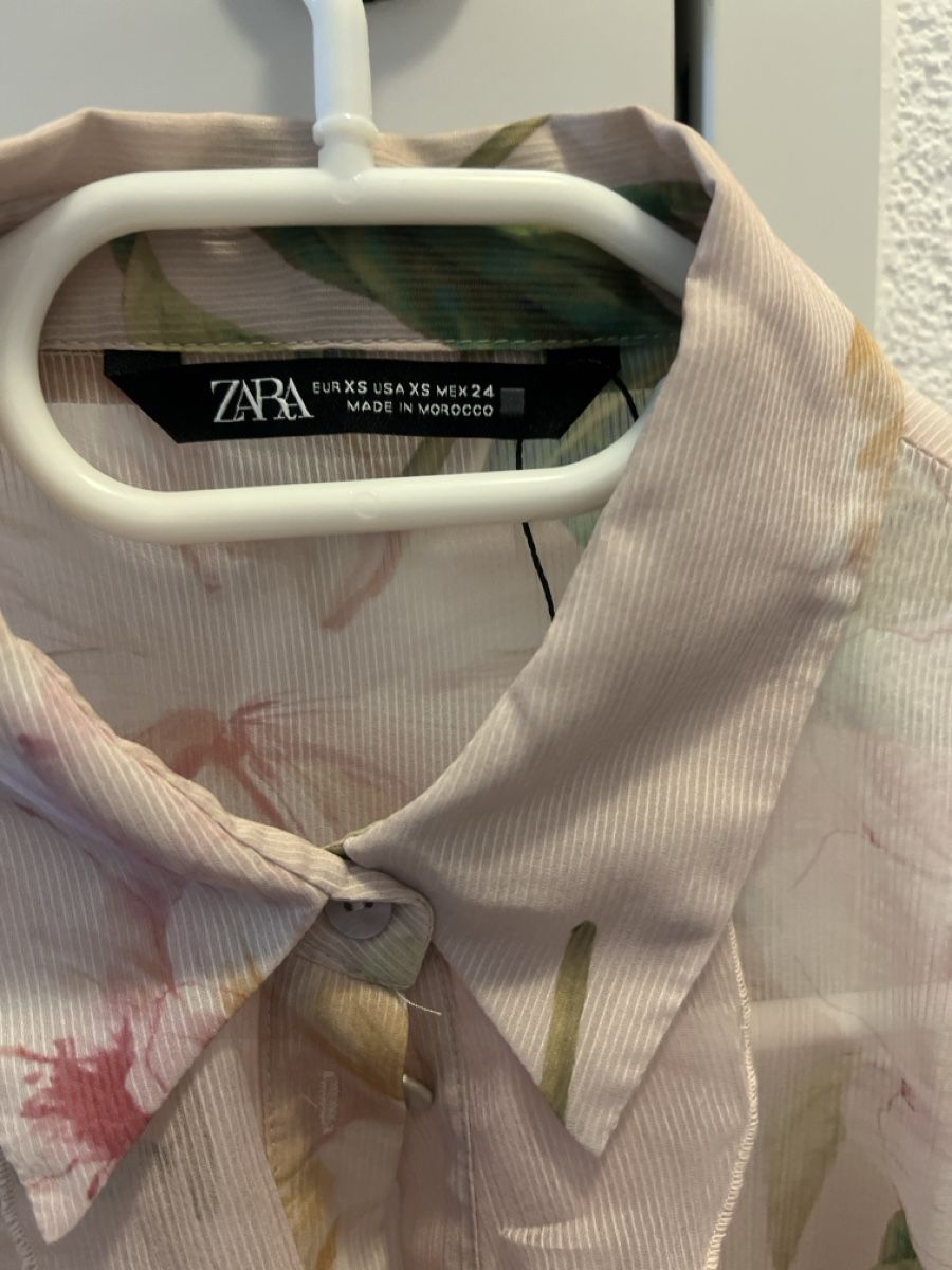 Zara Chemisiers: Zara bluse neu XS – Neuf (Voir description) à Root par Fashionhomeandmore 1