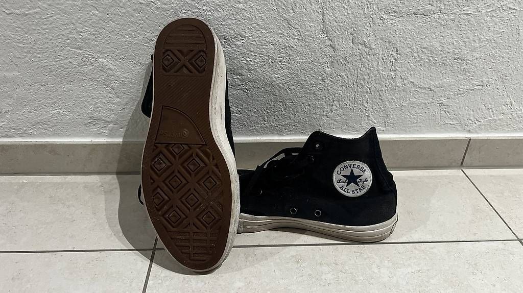 Scarpe da uomo: Converse All Star Schwarz Gr. 42 – Usato da Allenwinden venduto da Isenseven 1