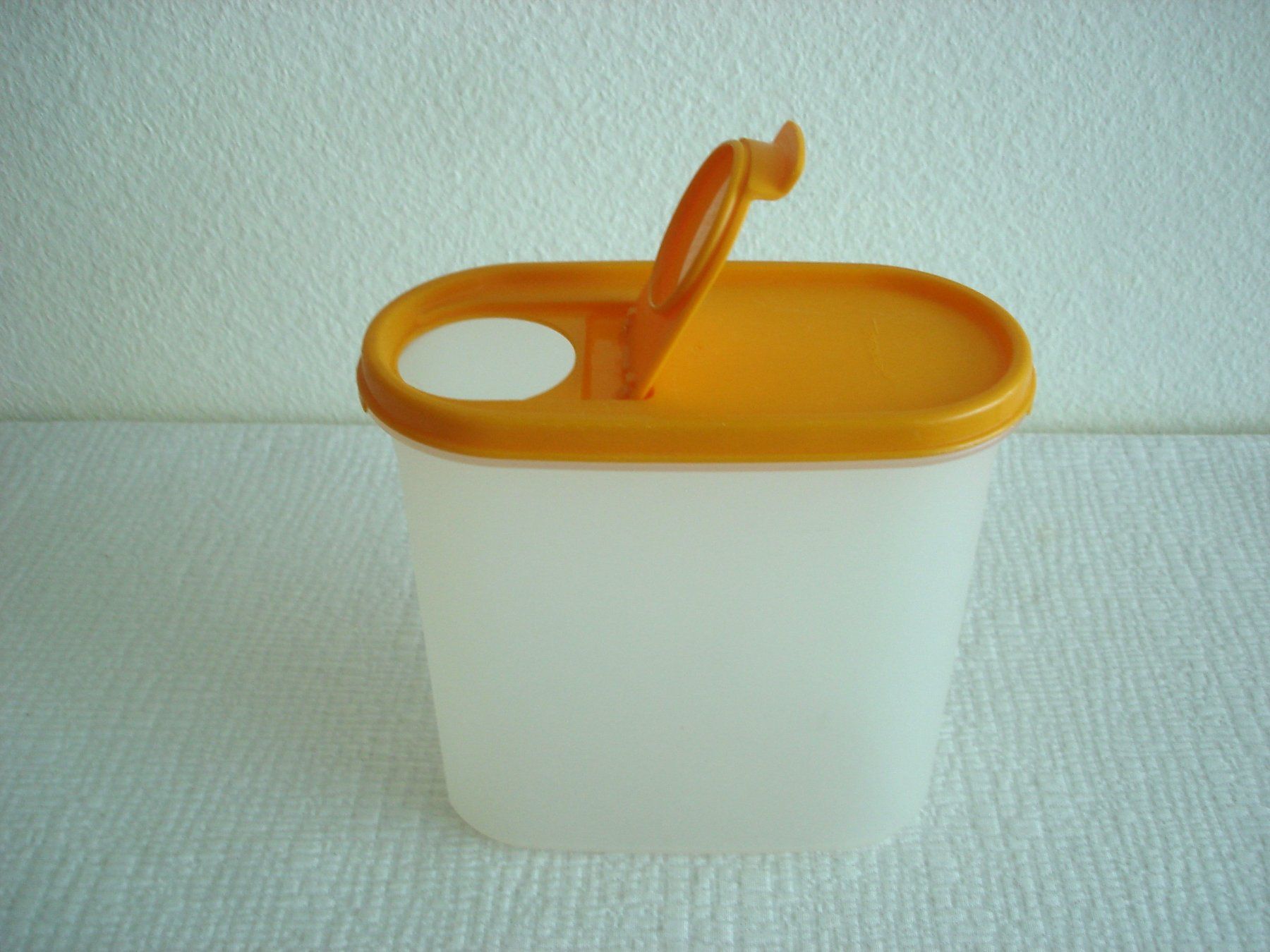 Tupperware Contenitori & Simili: 2 Tupperware Behälter & Mini Gewürzbehälter – Usato da Regensdorf venduto da anna059 4