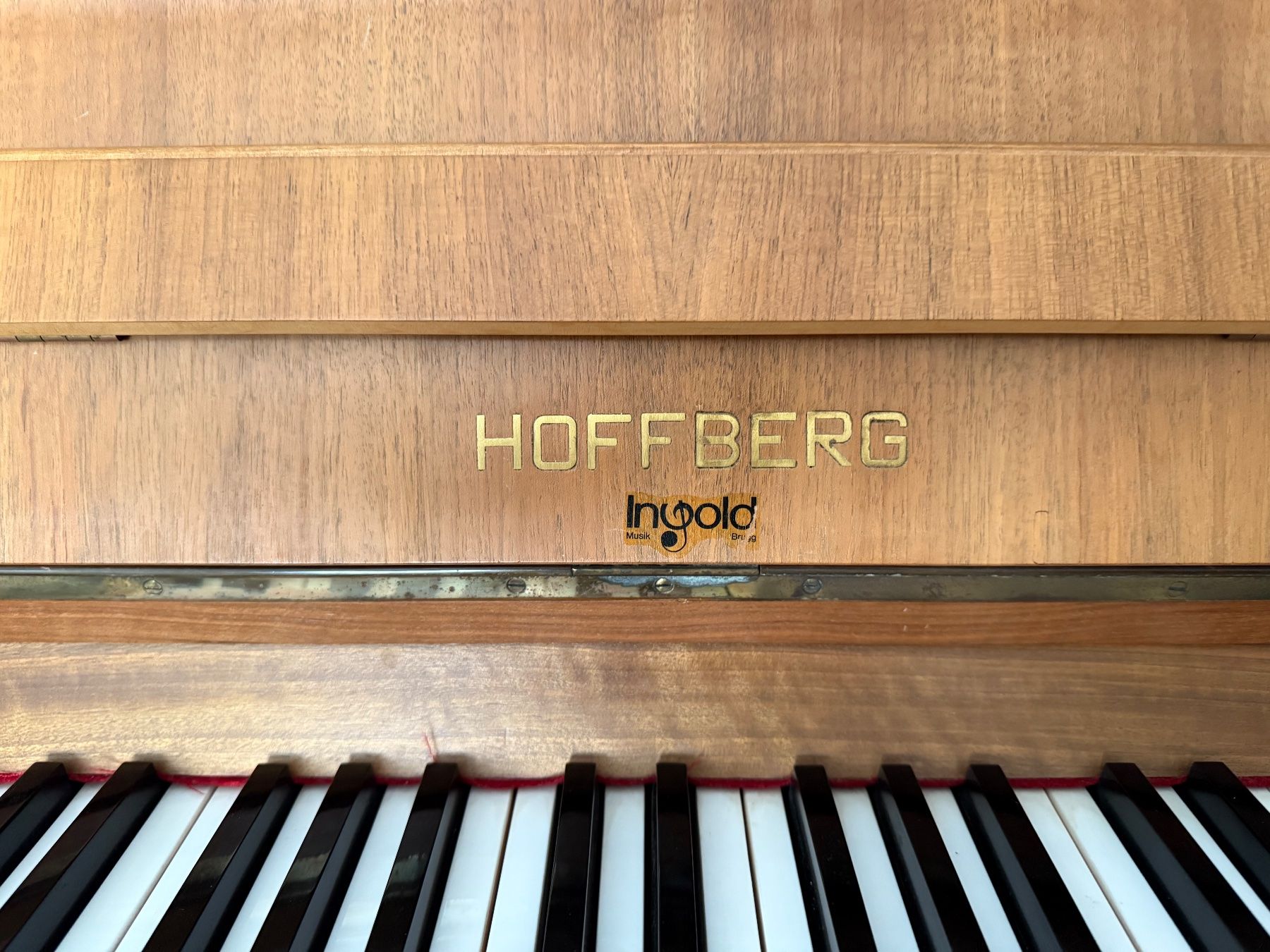 Strumenti musicali: Klavier HOFFBERG – Usato da Wohlen AG venduto da homecollectivech 3