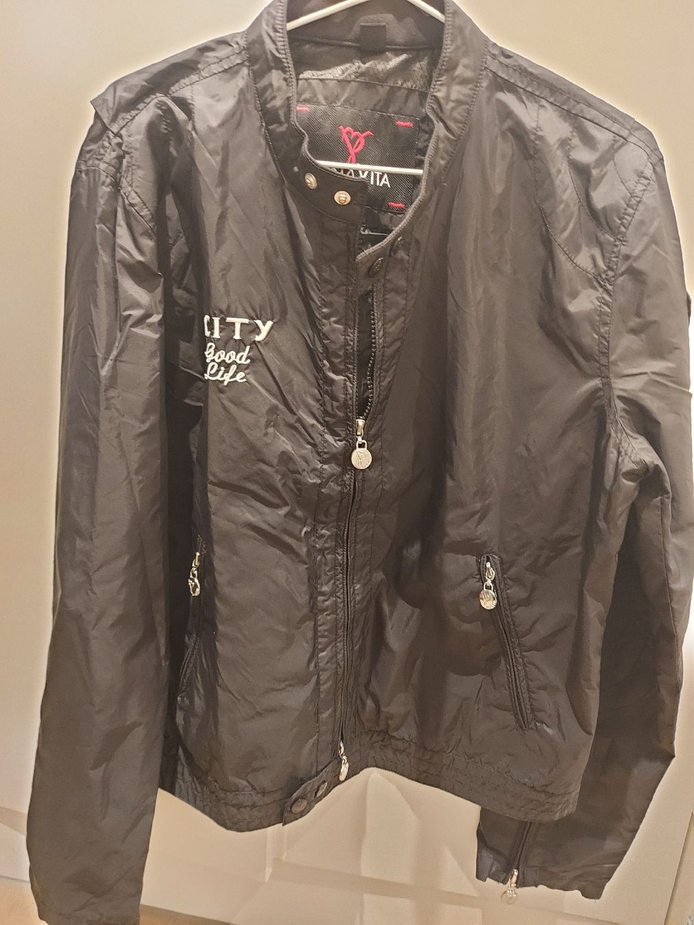 Jacken: jacke – Gebraucht aus Hunzenschwil von Jonny-88