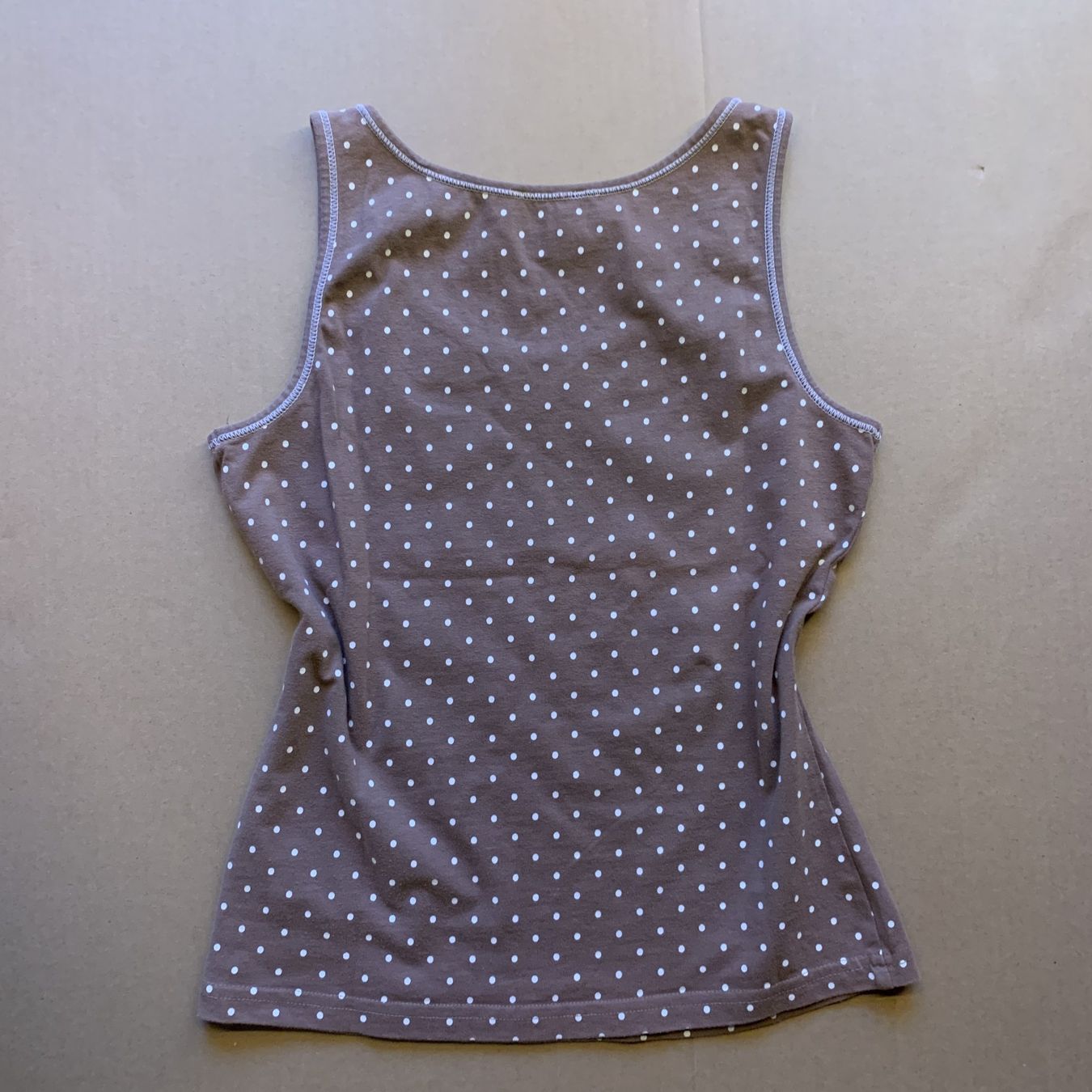 Top: Braunes Tanktop mit Polka-Dots – Usato da Chalais venduto da Decoarts.art 2