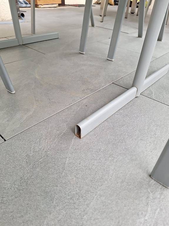 Set di tavolo e panche: Gartentisch mit 4 Stühlen – Usato da Pfungen venduto da Valser62 1